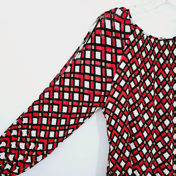 Chicos Top Geometric Patterned Cold Shoulder 1 M 8 Red Black Sheer Raglan Sleeve - Picture 3 of 16